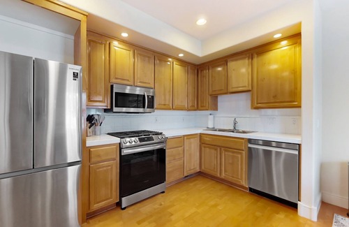 Broken Top House | Charming dog-friendly retreat near skiing/golf with views & fireplace