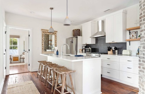 Downtown Charleston House | Charming Downtown 6BR - Steps to King St!