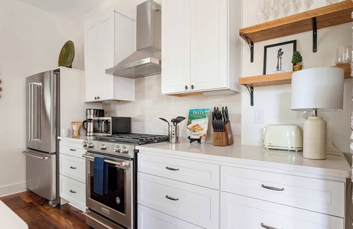 Downtown Charleston House | Charming Downtown 6BR - Steps to King St!