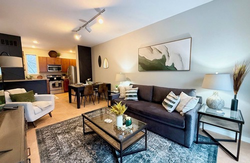 Downtown Dayton House | Charming Downtown Dayton Townhome with private garage