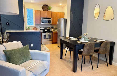 Downtown Dayton House | Charming Downtown Dayton Townhome with private garage