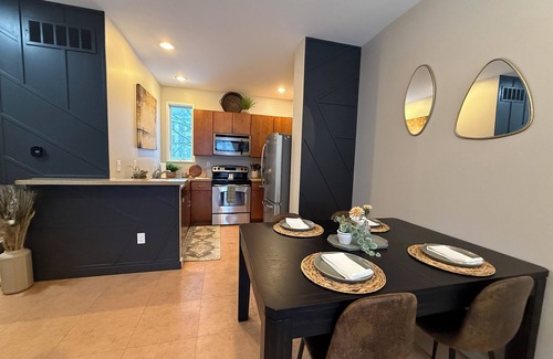 Downtown Dayton House | Charming Downtown Dayton Townhome with private garage