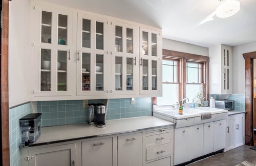 Ennis Cottage | Charming Downtown Ennis Executive Home!