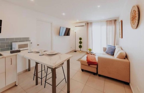 Rancho House | Charming downtown getawaynn