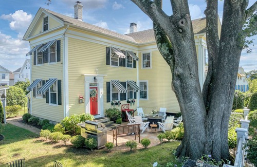 Mystic - New London House | Charming downtown Mystic home. Mere steps to shops, restaurants, and parks.