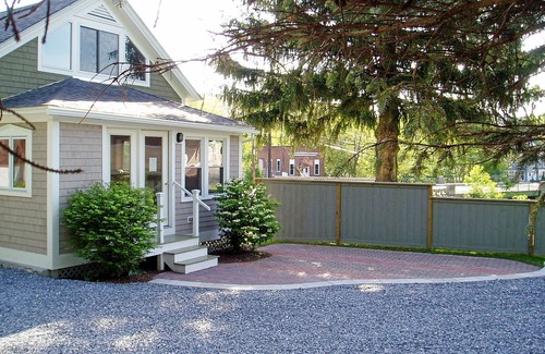 Williamstown House | Charming Downtown Williamstown Cottage - 5 Min Walk to Campus