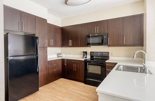 Dublin Apartment | Charming Dublin 2BR w/Pool & A/C, nr Shops & Groceries, by Blueground