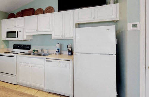 Port St. Joe House | Charming duplex, dog-friendly, with central AC, enclosed yard, & washer/dryer