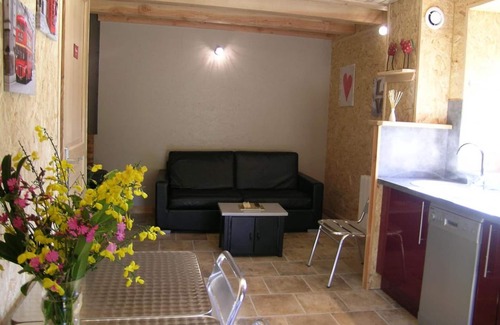 Vernusse Cottage | Charming duplex with heated pool and pets allowed