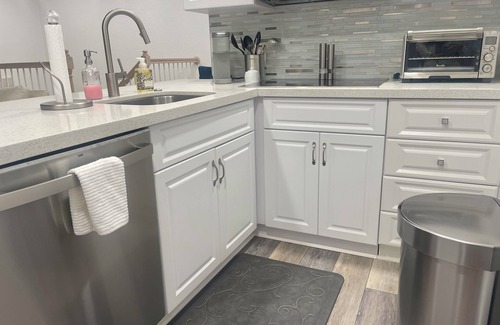 Lake Ida Shores Cottage | Charming East Delray Cottage – Fully Furnished, 1 Mile from the Beach!