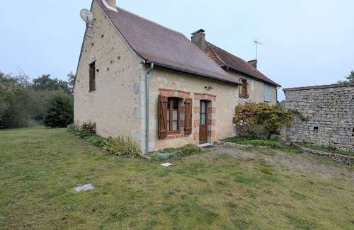 Lignac Cottage | Charming Eco-Renovated Home in Berry with Garden, Terrace, and Nearby Attractions