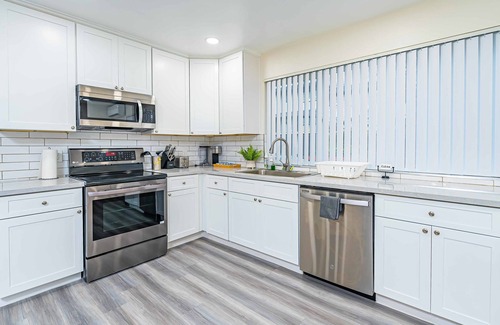 Altadena Apartment | Charming Elegant Retreat in the San Gabriel Valley