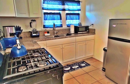 Lancaster House | ♥ Charming entire house 5min walking to the BLVD ♥