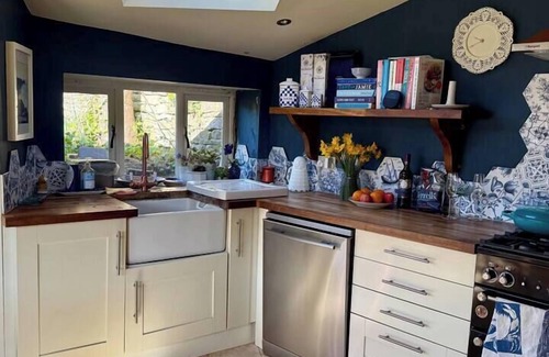Chalford House | Charming Escape | Artsy Dog-Friendly Stone Cottage