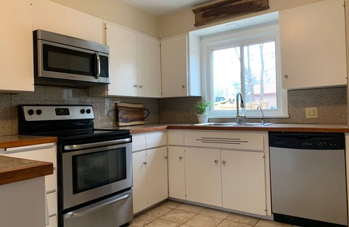 Traverse City House | Charming Escape. Bike to Beach or TART trail to Downtown.