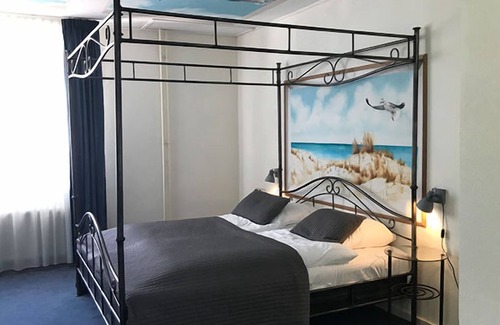 Renesse Hotel | Charming Escape w/Onsite Dining – Mins away from City Center & Stunning Beach