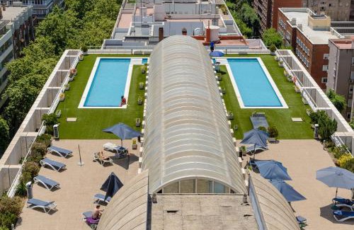 Castillejos Apartment | Charming Eurobuilding Skyline Madrid