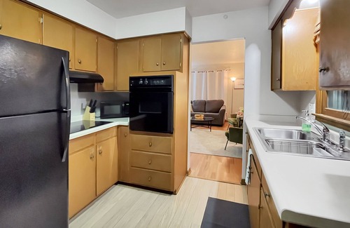 Des Moines Apartment | Charming Family Friendly 3BR Duplex Close to Drake