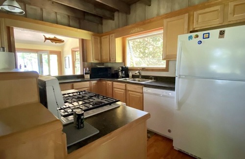 Maple City Cottage | Charming family-friendly cottage in scenic Leelanau County