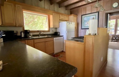 Maple City Cottage | Charming family-friendly cottage in scenic Leelanau County