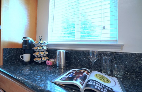 Barron Park House | Charming Family Friendly 4BR - 7 Min to Stanford