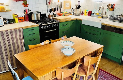 Quartier de la Chapelle Apartment | Charming family home near Sacrée Coeur