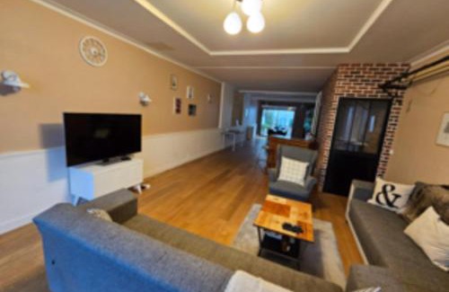 Lormont House | Charming family house with large terrace