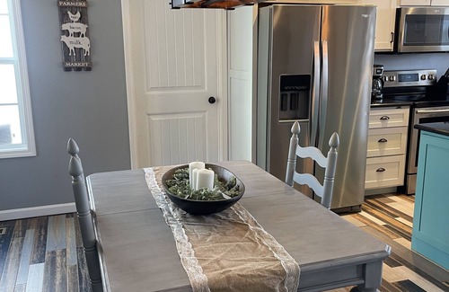 Strawberry Plains House | Charming Farmhouse Retreat in welcoming Strawberry Plains