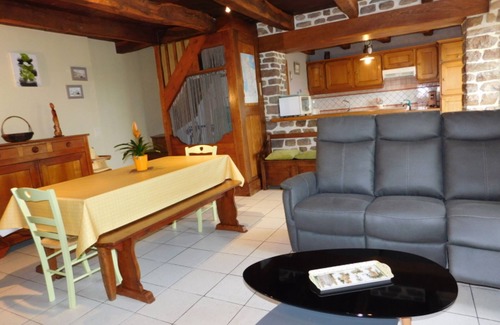 Folligny Cottage | Charming Farmhouse: Fireplace, Garden, Wi-Fi, Family Friendly, Pet Friendly