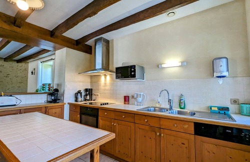 Sarzay Cottage | Charming Farmhouse in Berry: Garden, Bikes, Hiking & Historical Sights