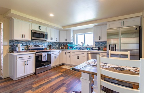 Black Creek House | Charming Farmhouse, including barn filled with horses and livestock