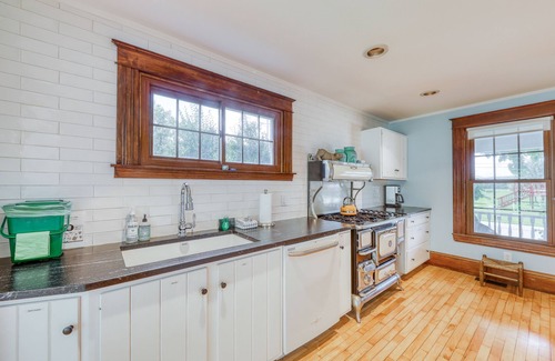 South Hero House | Charming Farmhouse with Porch, Covered Deck, and Large Lawn - Dogs Welcome