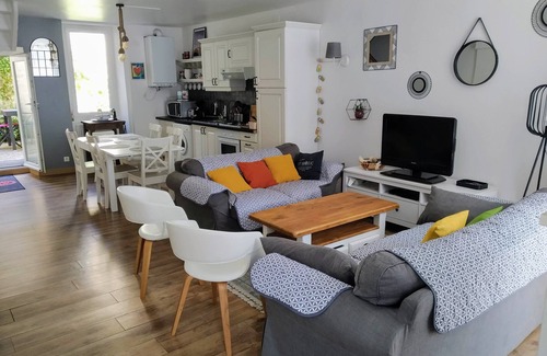 Plerin House | Charming fisherman's cottage on the port