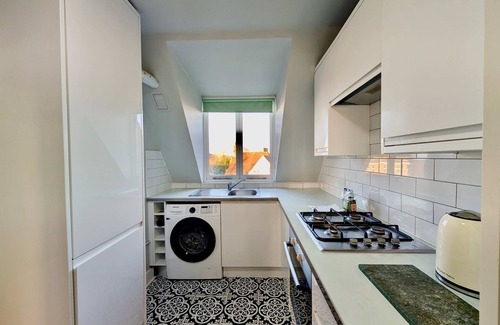 London Borough of Bromley Apartment | Charming Flat in Bromley Near Transit