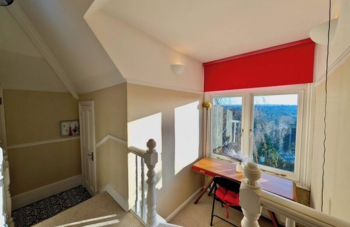 London Borough of Bromley Apartment | Charming Flat in Bromley Near Transit