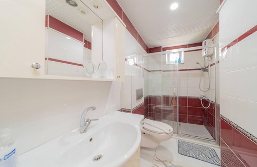 Konyaalti Apartment | Charming Flat w Balcony 5 min to Beach in Antalya