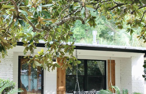 Fort Walton Beach House | Charming Florida Cottage Walking Distance to the Bay!