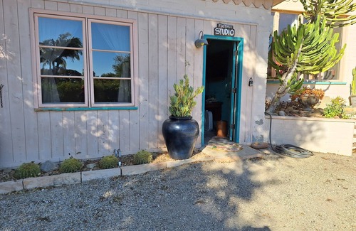 Toro Canyon Apartment | Charming Foothills Studio with WiFi in Carpinteria