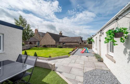 Forfar House | Charming Forfar House and Hot Tub