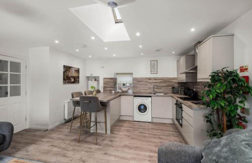 Forfar House | Charming Forfar House and Hot Tub