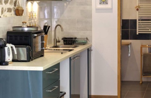 Saint-Priest-la-Prugne Apartment | Charming Studio with Terrace, Garden, and Modern Amenities in a Tranquil Mountain Hamlet