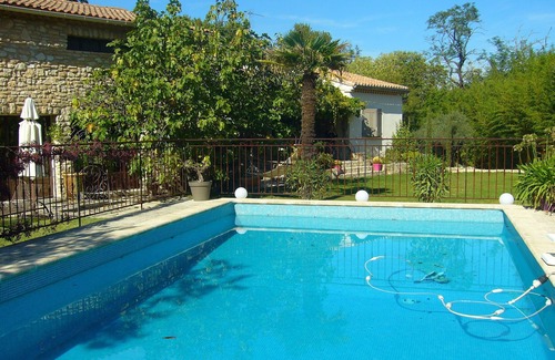 St.-Remy-de-Provence Apartment | Charming apartment in Provencal farmhouse in Saint-Rémy-de-Provence