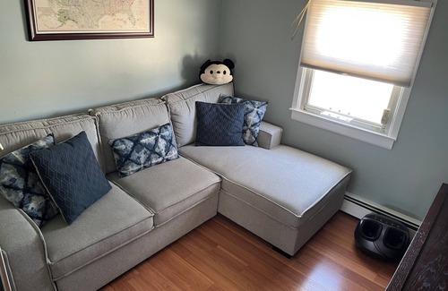 Farmingdale House | Charming Full House - 2.5 Miles from Bethpage Black-Perfect for Ryder Cup