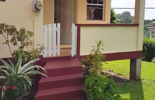 Westerhall House | Charming Fully Furnished One Bedroom House - Your Perfect VRBO Retreat!