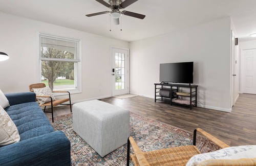 Traverse City House | 🎗Charming Fully Renovated 3BDR Ranch Style Home in TC ➠ 3019!