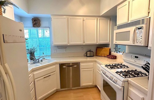Carmel Valley Condo | Charming Furnished 2BD/2BA w/Pool&Spa! Available Nov.4-Dec.30,2025 3,500-3,995/m