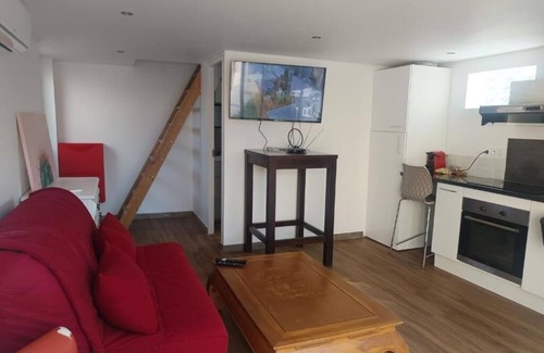 Carbon-Blanc Apartment | Charming furnished outbuilding with terrace in Bordeaux