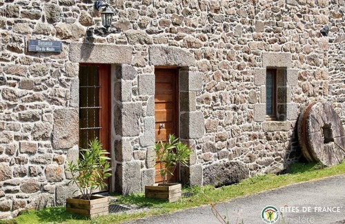 Plouguin Cottage | Charming gîte "Le moulin" in a quiet location