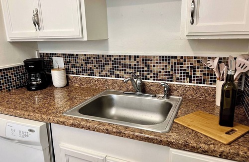 Belmont Bed & Breakfast | Charming Garden Oasis | Walkable, Laundry, Parking