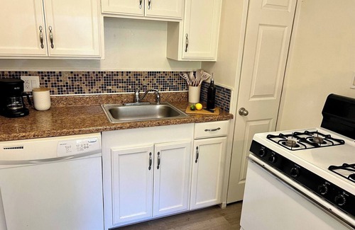 Belmont Bed & Breakfast | Charming Garden Oasis | Walkable, Laundry, Parking